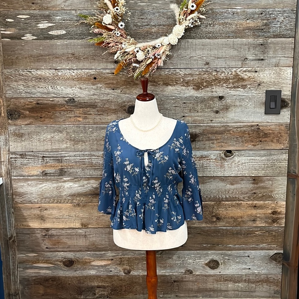 Mid sleeve blouse